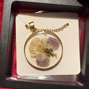 February birth monthGold-Tone Pressed Flower Pendant Necklace Purple & Cream new